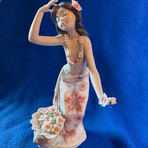 Signed-Lladro Hawaiana De La Conha Aloha
